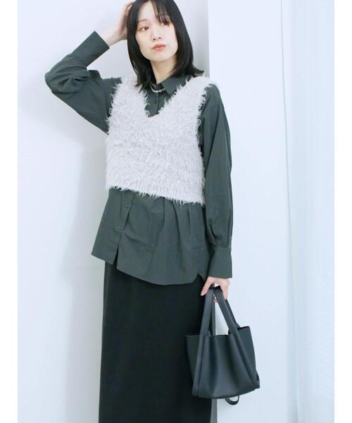Samansa Mos2 blue(サマンサモスモスブルー)の「◎マットサテンタックシャツ(シャツ/ブラウス・レディース・チャコールグレー/ブラウン/ベージュ・F)」の2枚目の写真