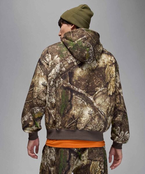 JORDAN BRAND(ジョーダンブランド)の「《セットアップ対応商品》ジョーダン ブルックリン メンズ フリース リアルツリー プルオーバー パーカー / Jordan Brooklyn Men's Fleece Realtree Pullover Hoodie HV1860-222 Medium Olive(パーカー・メンズ・オリーブ・M/L/XL/S/2XL)」の13枚目の写真