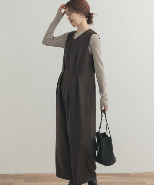 URBAN RESEARCH DOORS（アーバンリサーチドアーズ）の「Vネックオールインワン（ワンピース・レディース・ブラウン/ブラック・MEDIUM/SMALL）」の5枚目の写真