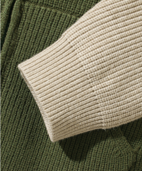DIMITRI BLACK（ディミトリブラック）の「2WAYラグランツートンニットフードジップアップ_オリーブ&ベージュ（ニット/セーター・レディース・その他・X-LARGE/MEDIUM/LARGE）」の2枚目の写真