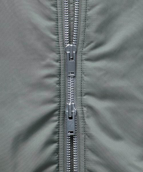 MUSINSA STANDARD（ムシンサスタンダード）の「特大MA-1ボンバージャケット[ダスティカーキ]（ブルゾン・メンズ・その他・MEDIUM/LARGE/X-LARGE/XX-LARGE）」の7枚目の写真