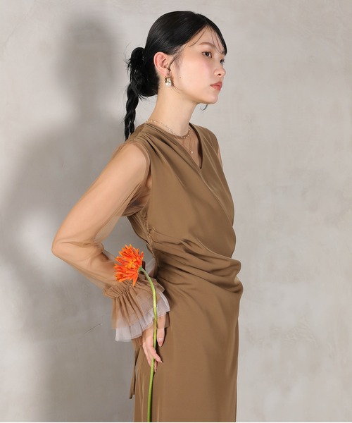 Kana(カナ)の「チュール袖フリル ドレープワンピースドレス 2点セット パーティー 結婚式 お呼ばれ オケージョン(ドレス・レディース・ベージュ/ブルー/ブラック/チャコールグレー・M)」の3枚目の写真