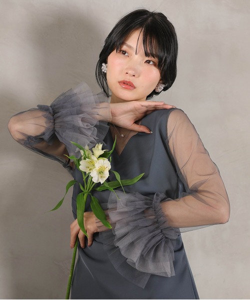 Kana(カナ)の「チュール袖フリル ドレープワンピースドレス 2点セット パーティー 結婚式 お呼ばれ オケージョン(ドレス・レディース・ベージュ/ブルー/ブラック/チャコールグレー・M)」の4枚目の写真