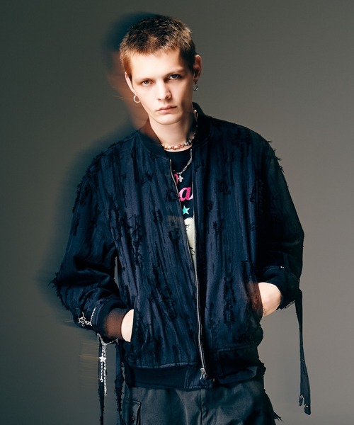 glamb（グラム）の「Blow Reversible Bomber Jacket / ブロウリバーシブルボンバージャケット（MA-1・メンズ・カモフラージュ/レオパード/ブラック・S/M/L）」の2枚目の写真