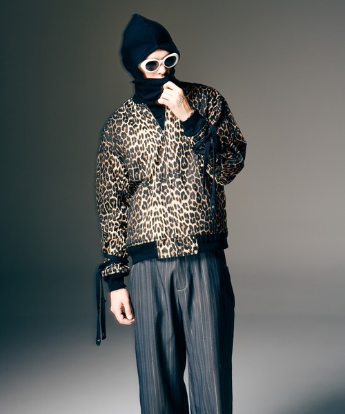 glamb（グラム）の「Blow Reversible Bomber Jacket / ブロウリバーシブルボンバージャケット（MA-1・メンズ・カモフラージュ/レオパード/ブラック・S/M/L）」の22枚目の写真