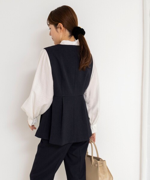 NOLLEY’S（ノーリーズ）の「《セットアップ対応》ウォッシャブルサージストレッチジレ（ベスト・レディース・グレイッシュベージュ/ネイビー・38）」の8枚目の写真