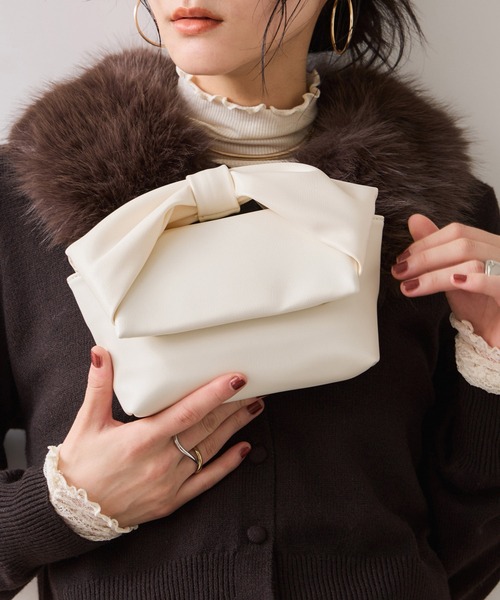 VIS(ビス)の「リボンハンドルチェーンショルダーバッグ/2WAY(ショルダーバッグ・レディース・キナリ/ブラック/シルバー・FREE)」の2枚目の写真