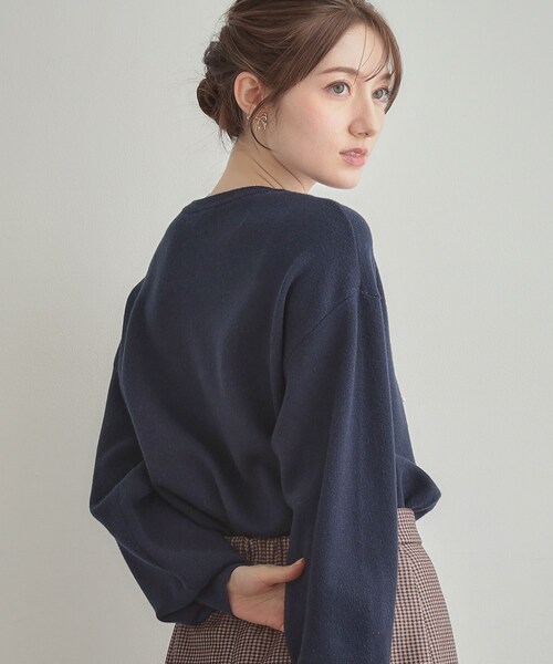 couture brooch(クチュールブローチ)の「【パール調・ビジューデザイン】華やかロゴニット(ニット/セーター・レディース・オフホワイト/グレー/ネイビー・36/38/42)」の22枚目の写真