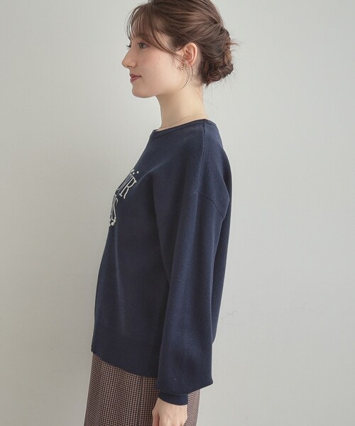 couture brooch(クチュールブローチ)の「【パール調・ビジューデザイン】華やかロゴニット(ニット/セーター・レディース・オフホワイト/グレー/ネイビー・36/38/42)」の9枚目の写真