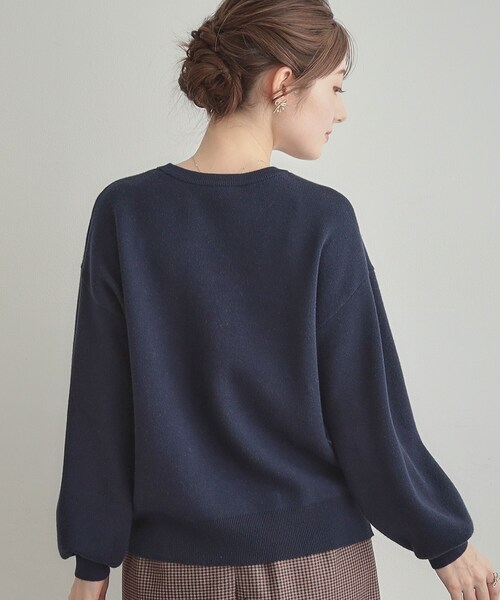 couture brooch(クチュールブローチ)の「【パール調・ビジューデザイン】華やかロゴニット(ニット/セーター・レディース・オフホワイト/グレー/ネイビー・36/38/42)」の7枚目の写真