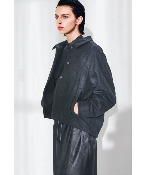 Gabardine K.T(ギャバジンケーティー)の「〔 +サイズ 〕 やわらかメルトン ふんわりシャツジャケット(その他アウター・レディース・オフホワイト/ブラック/ライトグレー・13号)」の4枚目の写真
