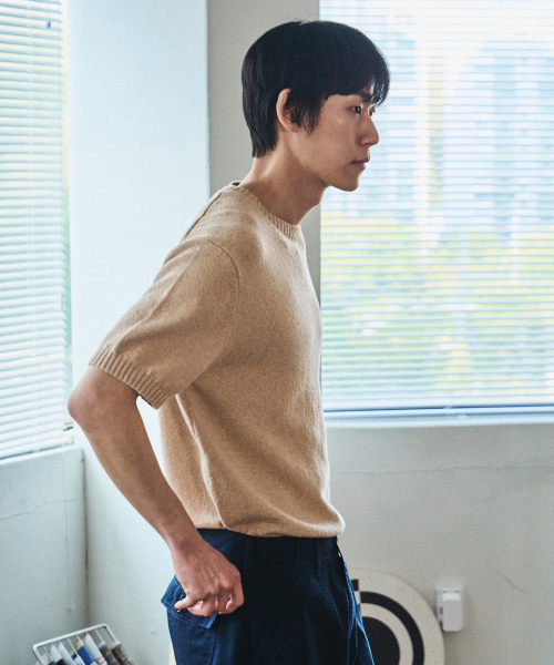 MANNERGRAM(マナーグラム)の「UPW ウォッシャブルコットンラウンド半袖ニット - 4カラー(Tシャツ/カットソー・メンズ・オフホワイト/ダークグレー/ライトベージュ/ブルー系・MEDIUM/LARGE/X-LARGE/XX-LARGE)」の10枚目の写真
