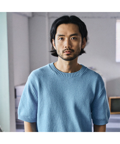 MANNERGRAM(マナーグラム)の「UPW ウォッシャブルコットンラウンド半袖ニット - 4カラー(Tシャツ/カットソー・メンズ・オフホワイト/ダークグレー/ライトベージュ/ブルー系・MEDIUM/LARGE/X-LARGE/XX-LARGE)」の12枚目の写真