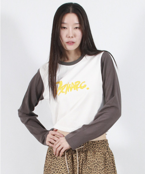 DEMARC(ドゥマーク)の「TOUCH LOGO COLOR-BLOCK SEMI CROP LONG SLEEVE - White&Charcoal(Tシャツ/カットソー・レディース・その他・MEDIUM/LARGE)」の2枚目の写真