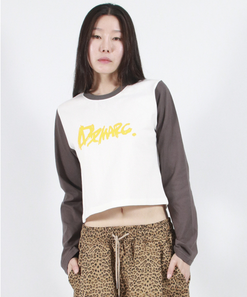 DEMARC(ドゥマーク)の「TOUCH LOGO COLOR-BLOCK SEMI CROP LONG SLEEVE - White&Charcoal(Tシャツ/カットソー・レディース・その他・MEDIUM/LARGE)」の6枚目の写真