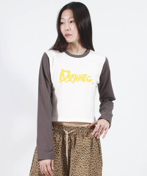 DEMARC(ドゥマーク)の「TOUCH LOGO COLOR-BLOCK SEMI CROP LONG SLEEVE - White&Charcoal(Tシャツ/カットソー・レディース・その他・MEDIUM/LARGE)」の7枚目の写真