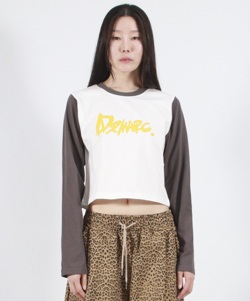 DEMARC(ドゥマーク)の「TOUCH LOGO COLOR-BLOCK SEMI CROP LONG SLEEVE - White&Charcoal(Tシャツ/カットソー・レディース・その他・MEDIUM/LARGE)」の9枚目の写真