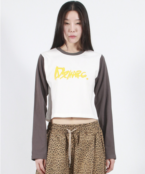 DEMARC(ドゥマーク)の「TOUCH LOGO COLOR-BLOCK SEMI CROP LONG SLEEVE - White&Charcoal(Tシャツ/カットソー・レディース・その他・MEDIUM/LARGE)」の10枚目の写真