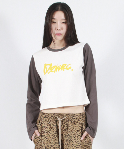 DEMARC(ドゥマーク)の「TOUCH LOGO COLOR-BLOCK SEMI CROP LONG SLEEVE - White&Charcoal(Tシャツ/カットソー・レディース・その他・MEDIUM/LARGE)」の12枚目の写真