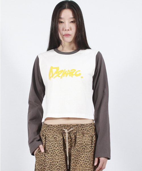 DEMARC(ドゥマーク)の「TOUCH LOGO COLOR-BLOCK SEMI CROP LONG SLEEVE - White&Charcoal(Tシャツ/カットソー・レディース・その他・MEDIUM/LARGE)」の14枚目の写真