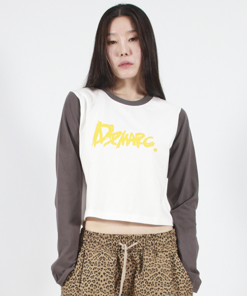 DEMARC(ドゥマーク)の「TOUCH LOGO COLOR-BLOCK SEMI CROP LONG SLEEVE - White&Charcoal(Tシャツ/カットソー・レディース・その他・MEDIUM/LARGE)」の15枚目の写真