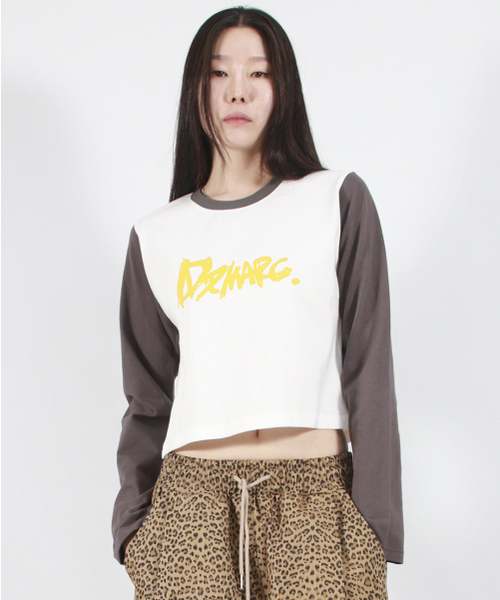DEMARC(ドゥマーク)の「TOUCH LOGO COLOR-BLOCK SEMI CROP LONG SLEEVE - White&Charcoal(Tシャツ/カットソー・レディース・その他・MEDIUM/LARGE)」の16枚目の写真