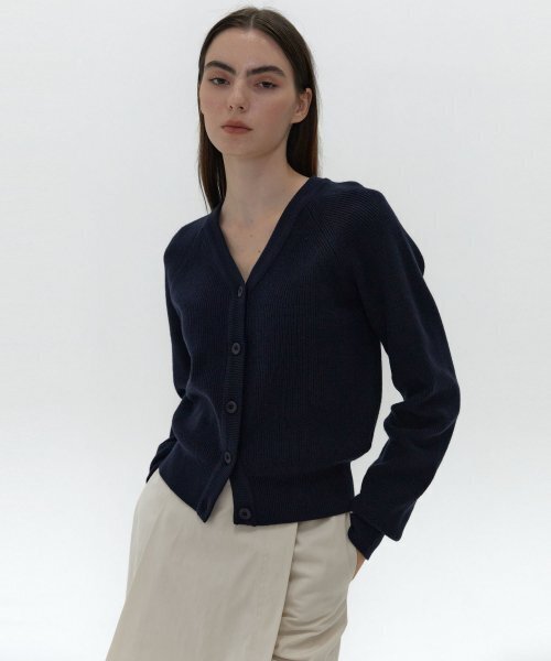 38COMEONCOMMON(38カモンコモン)の「21AU V-NECK LINE RIBBED CARDIGAN (NAVY)(カーディガン/ボレロ・レディース・その他・FREE)」の4枚目の写真