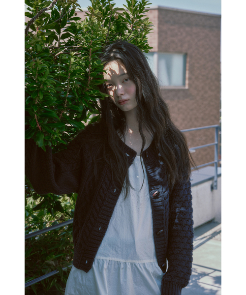 AFTERHOURS(アフターアワーズ)の「COZY CABLE KNIT CARDIGAN (NAVY)(カーディガン/ボレロ・レディース・ネイビー・FREE)」の6枚目の写真