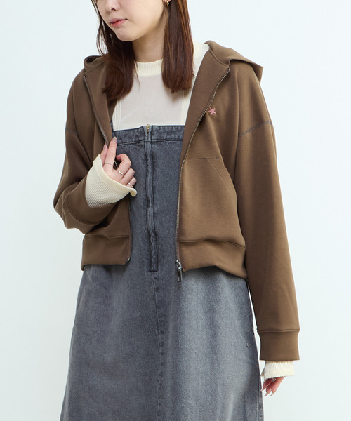 CONVERSE TOKYO(コンバーストウキョウ)の「ONEPOINT STAR★ SHORT HOODIE(パーカー・レディース・ブラック/ブラウン/グリーン・FREE)」の2枚目の写真