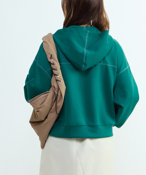 CONVERSE TOKYO(コンバーストウキョウ)の「ONEPOINT STAR★ SHORT HOODIE(パーカー・レディース・ブラック/ブラウン/グリーン・FREE)」の4枚目の写真