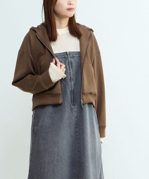 CONVERSE TOKYO(コンバーストウキョウ)の「ONEPOINT STAR★ SHORT HOODIE(パーカー・レディース・ブラック/ブラウン/グリーン・FREE)」の8枚目の写真