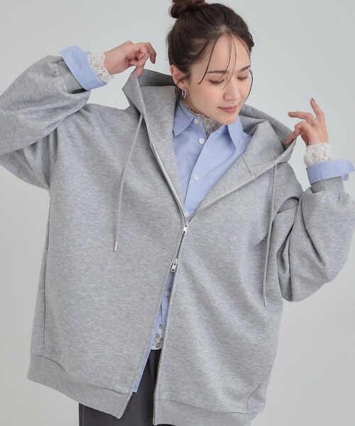 SHOO・LA・RUE(シューラルー)の「【セットアップ可/S-LL/なめらかタッチ】オーバーサイズゆるパーカ(パーカー・レディース・アイボリー/グレー・00)」の2枚目の写真