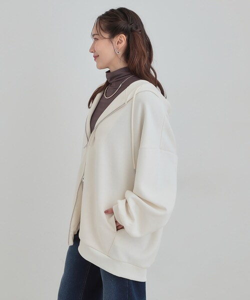 SHOO・LA・RUE(シューラルー)の「【セットアップ可/S-LL/なめらかタッチ】オーバーサイズゆるパーカ(パーカー・レディース・アイボリー/グレー・00)」の6枚目の写真