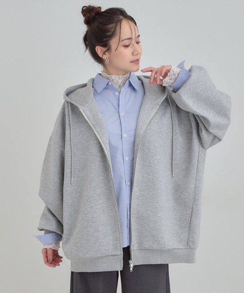 SHOO・LA・RUE(シューラルー)の「【セットアップ可/S-LL/なめらかタッチ】オーバーサイズゆるパーカ(パーカー・レディース・アイボリー/グレー・00)」の9枚目の写真