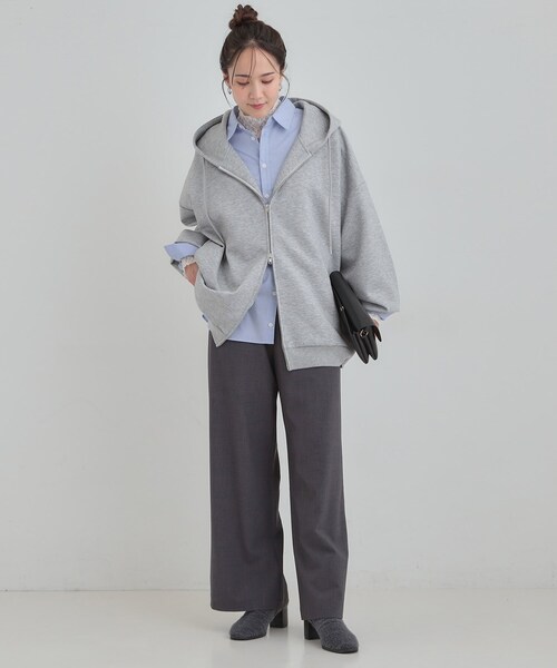 SHOO・LA・RUE(シューラルー)の「【セットアップ可/S-LL/なめらかタッチ】オーバーサイズゆるパーカ(パーカー・レディース・アイボリー/グレー・00)」の11枚目の写真