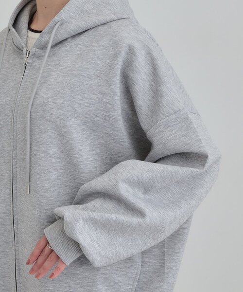 SHOO・LA・RUE(シューラルー)の「【セットアップ可/S-LL/なめらかタッチ】オーバーサイズゆるパーカ(パーカー・レディース・アイボリー/グレー・00)」の18枚目の写真