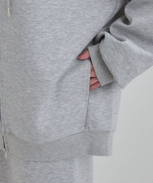 SHOO・LA・RUE(シューラルー)の「【セットアップ可/S-LL/なめらかタッチ】オーバーサイズゆるパーカ(パーカー・レディース・アイボリー/グレー・00)」の3枚目の写真