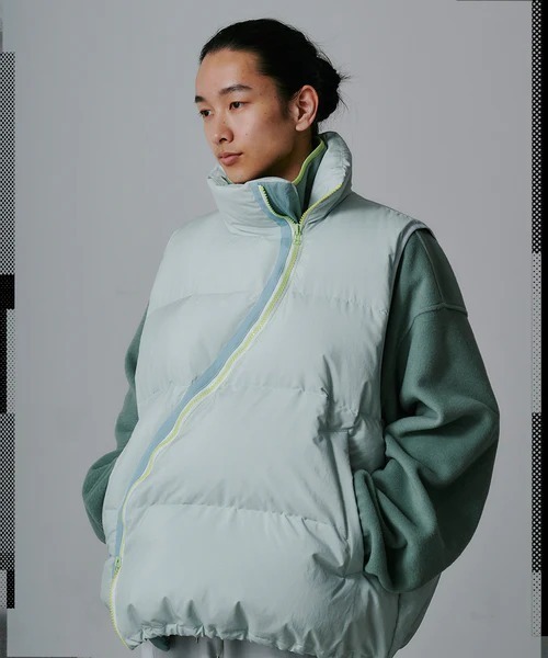 FACETASM（ファセッタズム）の「FACETASM/ファセッタズム/FLOWING DOWN VEST（ダウンベスト・メンズ・ミント/ブラック・3/4）」の2枚目の写真