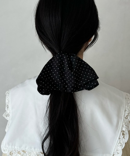 LOWRYS FARM（ローリーズファーム）の「フリルバンス　634160（バレッタ/ヘアクリップ・レディース・ホワイト/ブラック・FREE）」の2枚目の写真