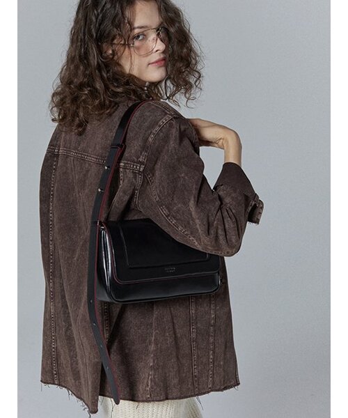 MAISON CREME(メゾンクレム)の「Red Crust Baguette bag_Black(メッセンジャーバッグ・レディース・ブラック・FREE)」の2枚目の写真