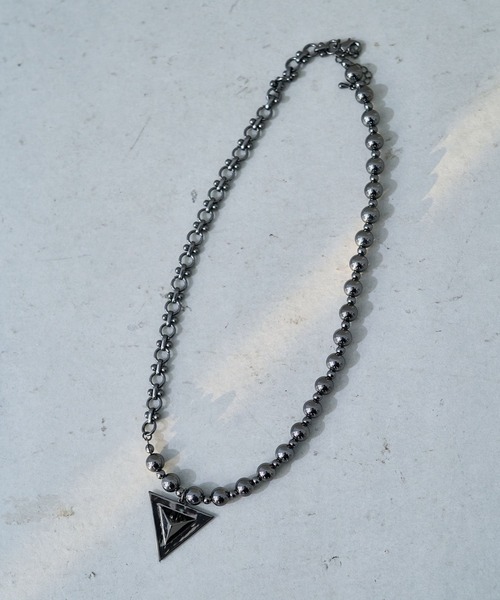 HARE(ハレ)の「トライアングルツキネックレス(HARE)(ネックレス・レディース・シルバー/ブラック・FREE)」の2枚目の写真