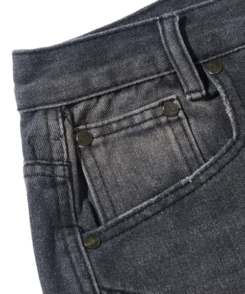 CARGOBROS FOR WOMAN(カーゴブロスフォーウィメン)の「ウェーブカーブカットバミューダデニムパンツ(黒青)(その他パンツ・レディース・その他・LARGE/MEDIUM/SMALL)」の4枚目の写真