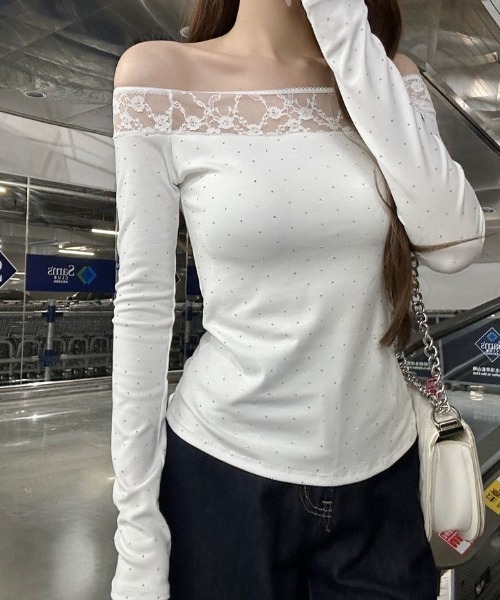 ViViDAY（ビビデー）の「【カップ付き】レースワンショルダー切り替え　ラインストーン長袖カットソー（Tシャツ/カットソー・レディース・ブラック/ホワイト・M）」の3枚目の写真