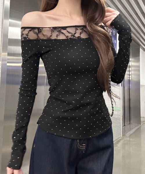 ViViDAY（ビビデー）の「【カップ付き】レースワンショルダー切り替え　ラインストーン長袖カットソー（Tシャツ/カットソー・レディース・ブラック/ホワイト・M）」の5枚目の写真