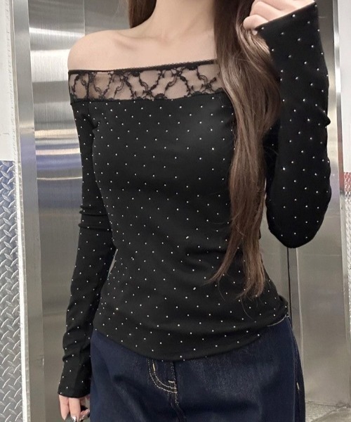 ViViDAY（ビビデー）の「【カップ付き】レースワンショルダー切り替え　ラインストーン長袖カットソー（Tシャツ/カットソー・レディース・ブラック/ホワイト・M）」の7枚目の写真