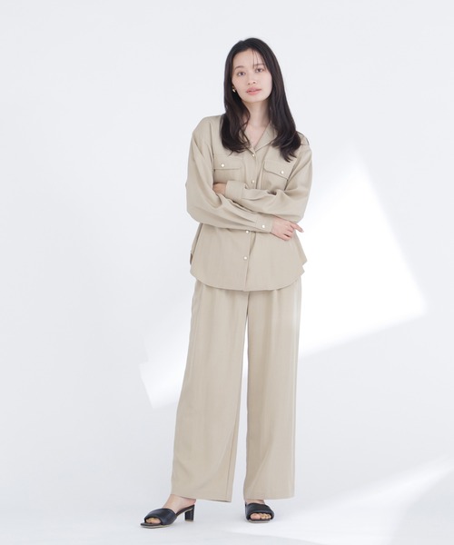 NATURAL BEAUTY BASIC(ナチュラルビューティーベーシック)の「◇ダブルポケットシャツ SETUP パンツ(その他パンツ・レディース・ベージュ/チャコールグレー・MEDIUM/P/S)」の2枚目の写真