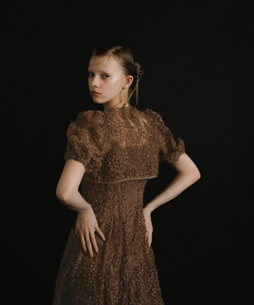 et.UNiVER（エトユニベール）の「Bloom noir dress（ドレス・レディース・イエロー/ブラウン/ブラック/グレー・SMALL/MEDIUM/LARGE）」の3枚目の写真