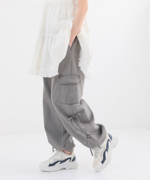 Honeys(ハニーズ)の「リボン付カーゴパンツ(カーゴパンツ・キッズ・グレー/ブルー系その他3/ブルー系その他・150cm/L/LL/M/S)」の2枚目の写真