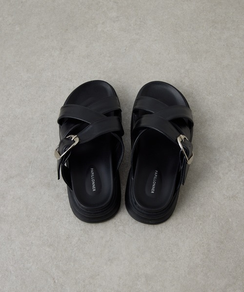 PAPILLONNER（パピヨネ）の「PAPILLONNER/ベルトクロスサンダル（サンダル・レディース・オフホワイト/ブラック・37/36/39）」の10枚目の写真