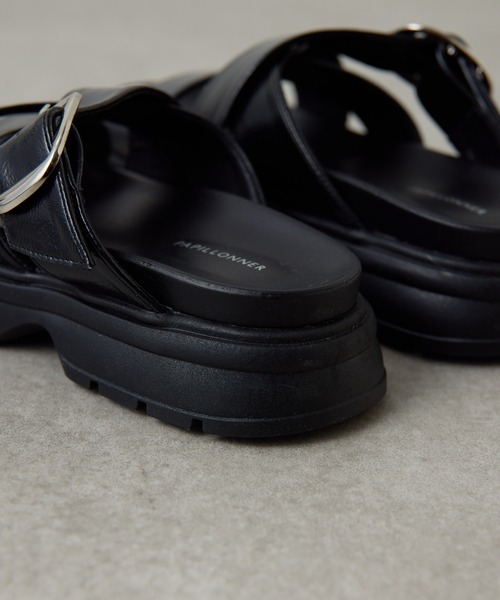 PAPILLONNER（パピヨネ）の「PAPILLONNER/ベルトクロスサンダル（サンダル・レディース・オフホワイト/ブラック・37/36/39）」の11枚目の写真